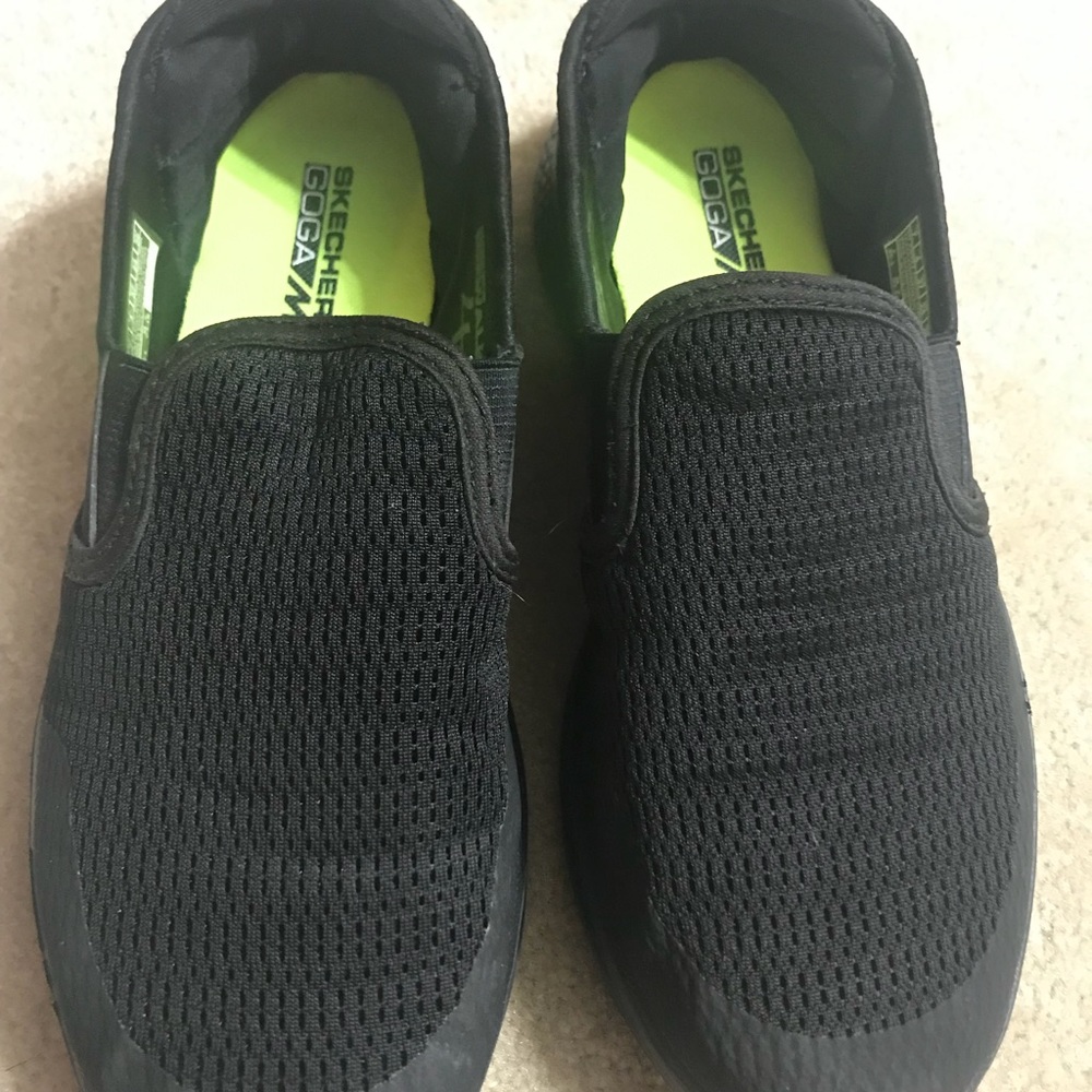 SKECHERS -COMFY & LIKE NEW
